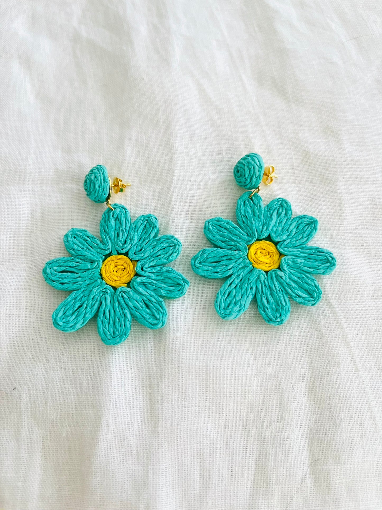 Boucles d'oreilles LILOU - Marguerite en raphia