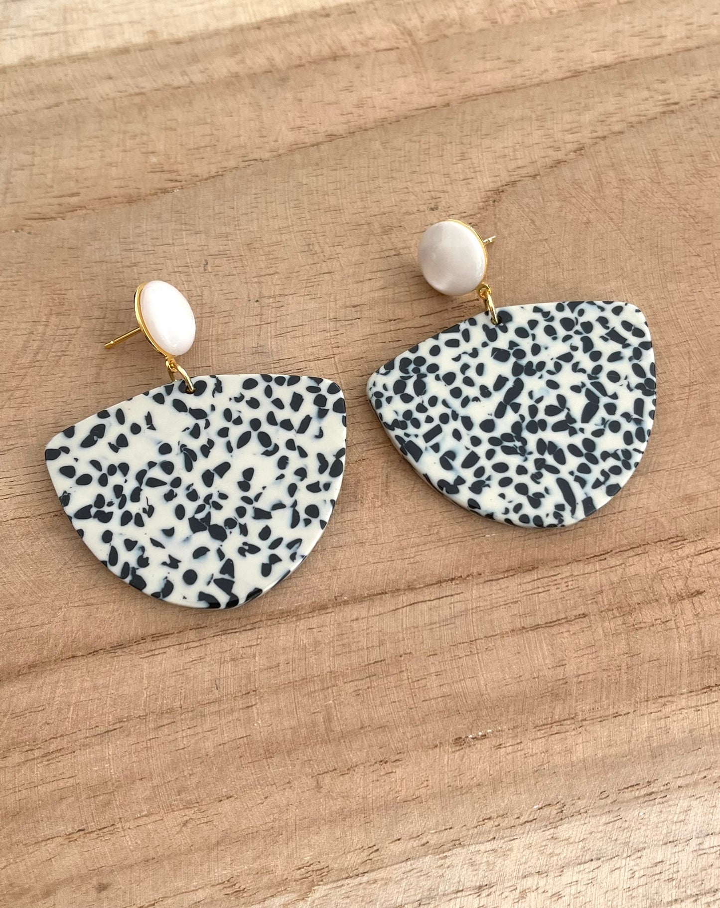 Boucles d'oreilles FANNY - tacheté beige et noir