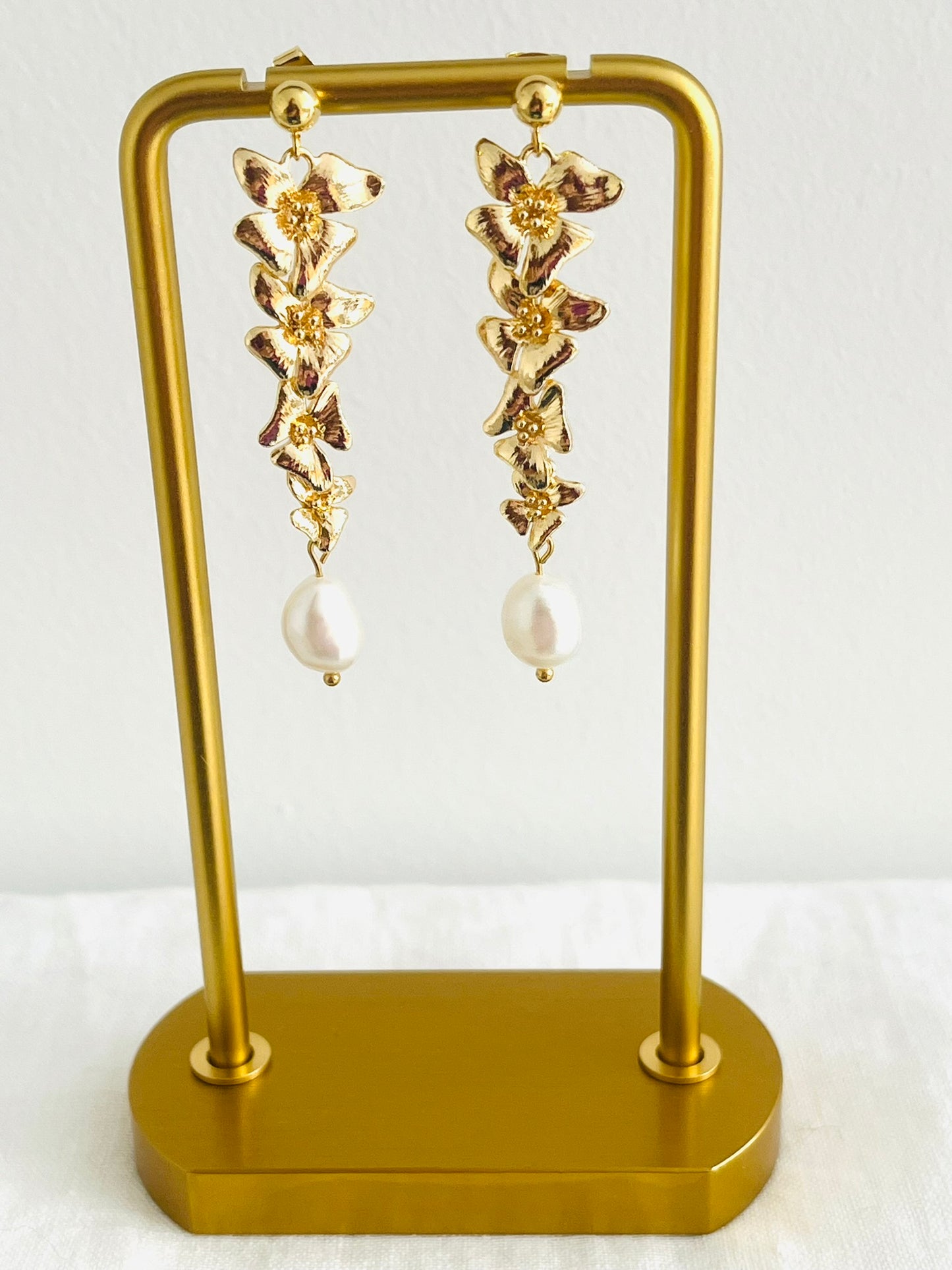 Boucles d'oreilles HERMIONE - 4 fleurs - doré à l'or fin et perles d'eau douce