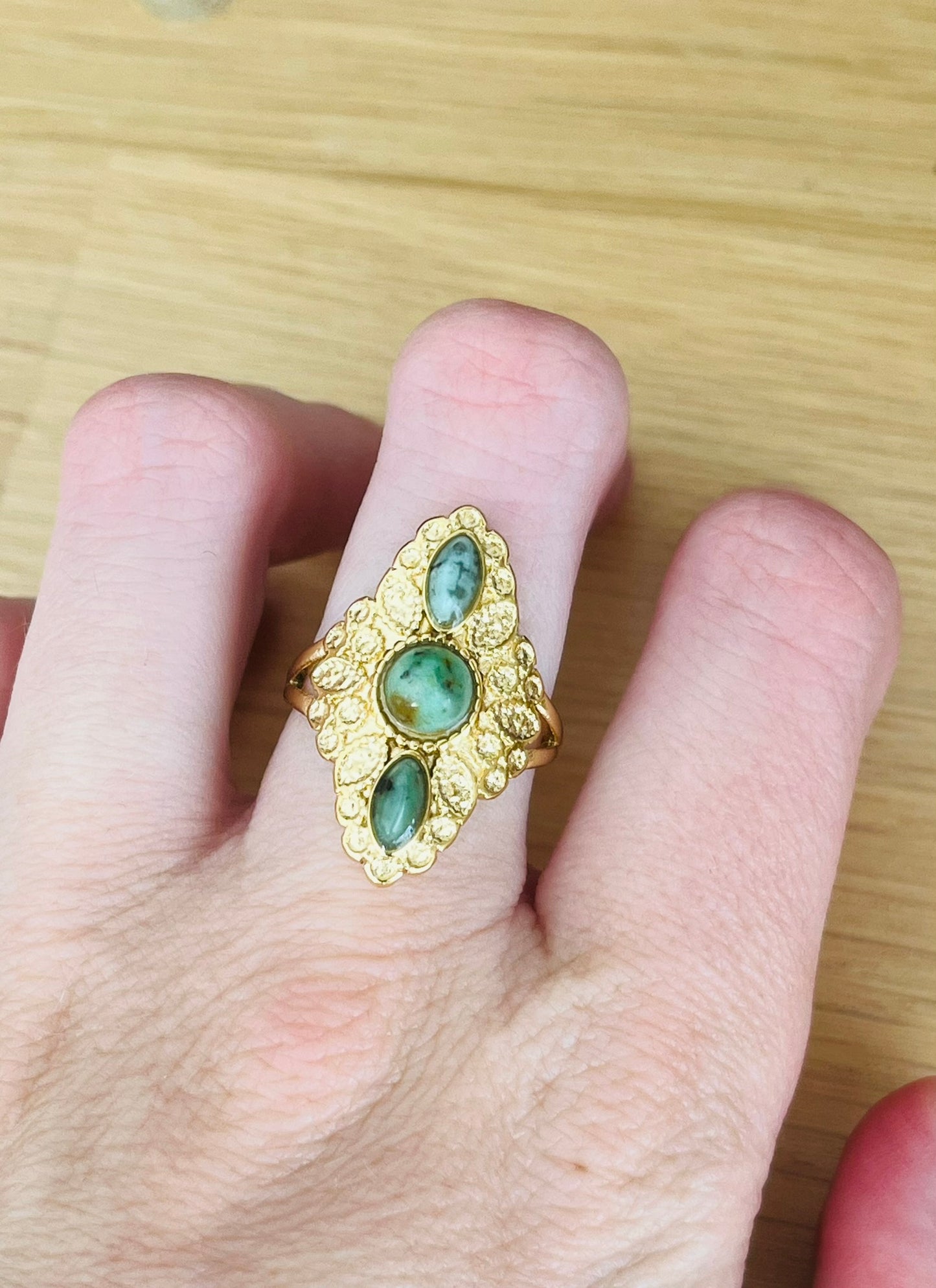 bague ethnique reglable en acier inoxydable doré et turquoise africaine.