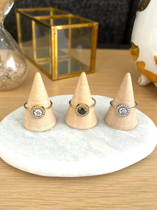 Bague femme réglable en acier inoxydable doré. Rond en verre et strass