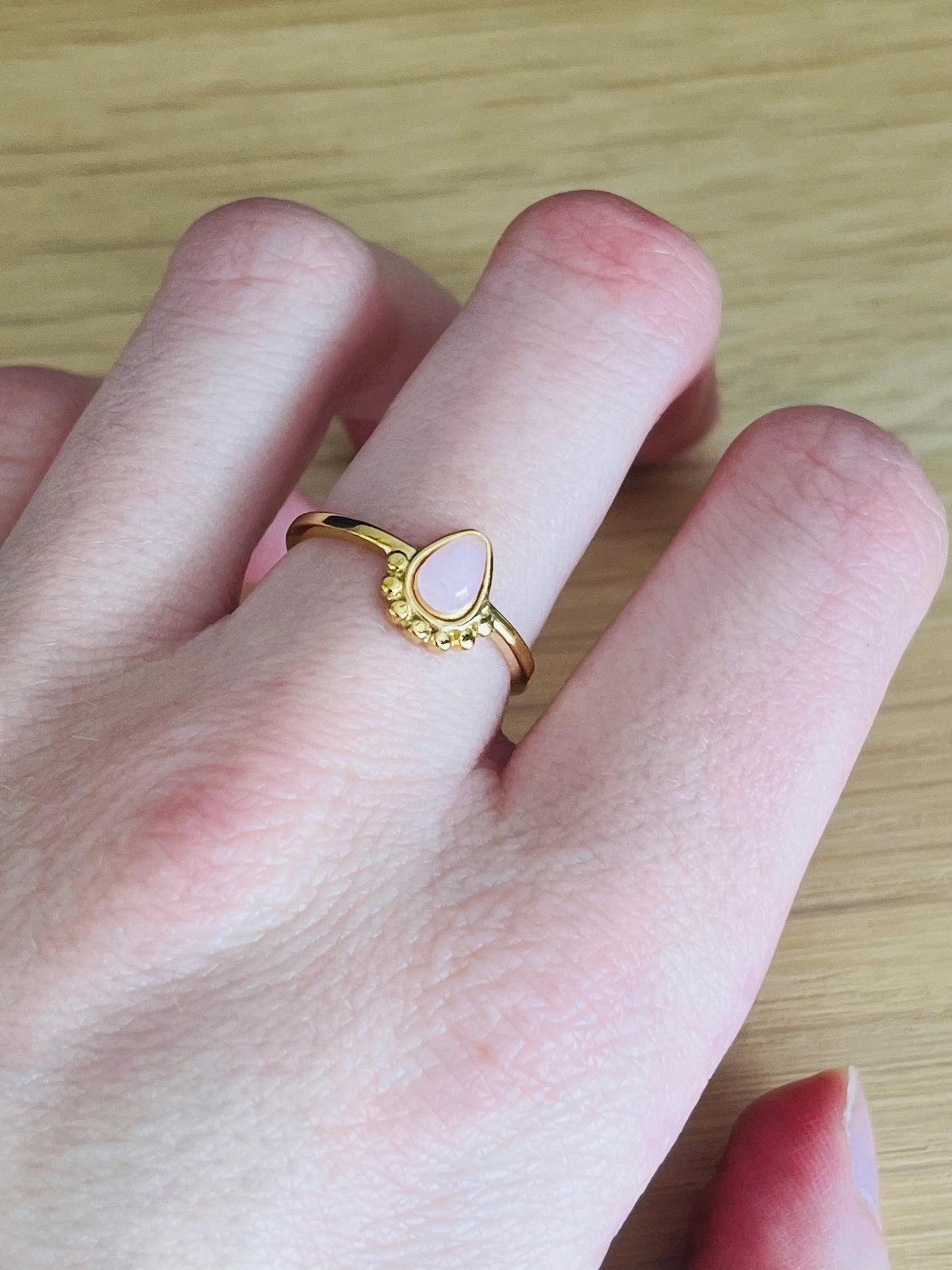 Bague fine réglable pour femme en acier inoxydable et pierre naturelle agate rose