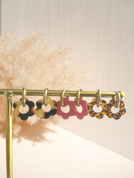 Boucles d'oreilles Créoles MARGUERITE - acier inoxydable et fleur acrylique