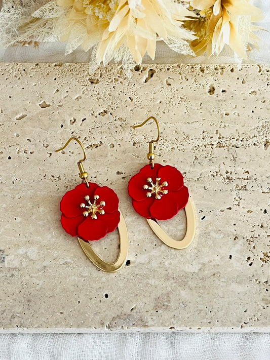Boucles d'oreilles fantaisie fait main.
Crochets en acier inox doré, pendentifs ovales en métal doré.
Fleurs en relief rouge.
Bijou fantaisie fait main.