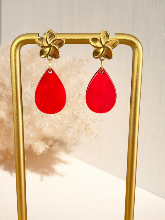 boucles d'oreilles à clous fleur acier doré et goutte acrylique rouge
