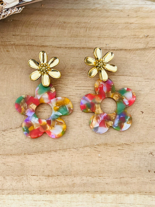 Boucles d'oreilles fantaisie à clous faites main.
Clous d'oreilles fleur en acier inoxydable doré.
Pendentifs fleur en acrylique vert multicolore.
Bijou fantaisie fait main.