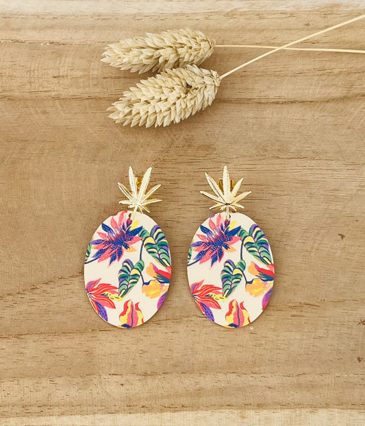 Boucles d'oreilles fantaisie faites main.
Clous d'oreilles feuille en laiton doré à l'or fin 18k.
Pendentifs ovales dorés, imprimés de feuilles tropicales multicolores.
Bijou fantaisie fait main.