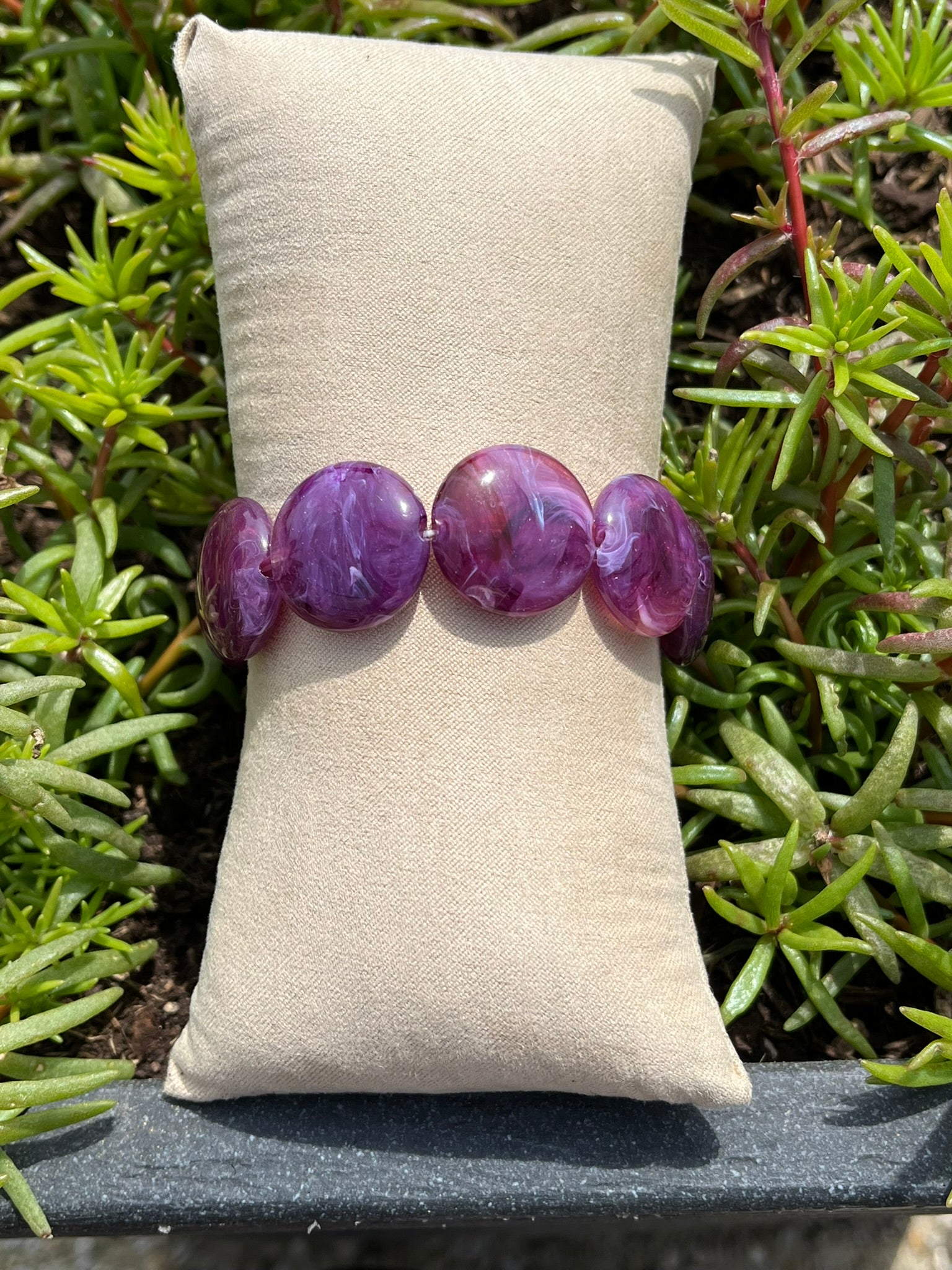Bracelet fantaisie fait main.
Bracelet en perles palets acrylique monté sur élastique.
Bijou fantaisie fait main