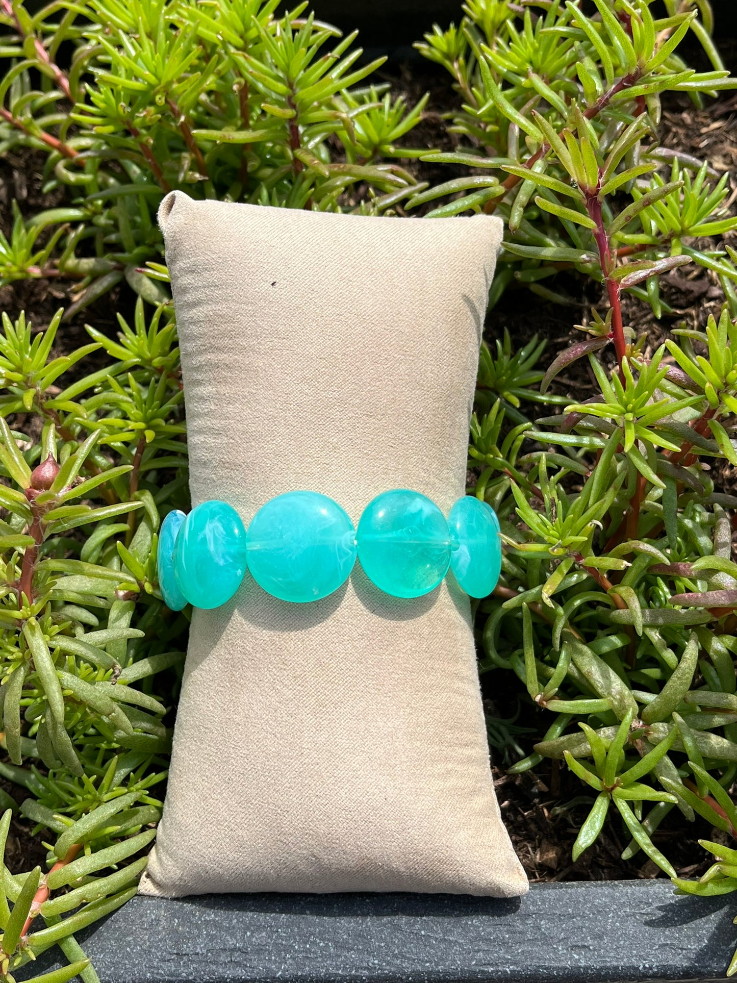 Bracelet fantaisie fait main.
Bracelet en perles palets acrylique monté sur élastique.
Bijou fantaisie fait main