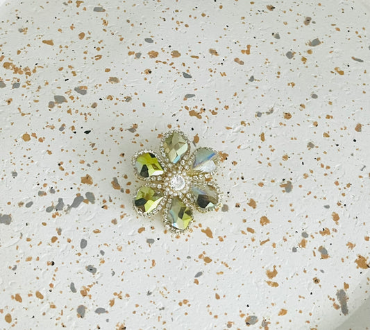 Broche fantaisie Fleur irisée gris-vert