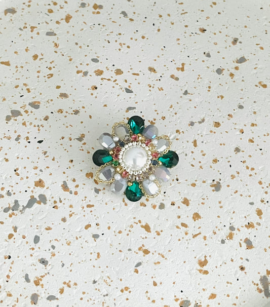 Broche fantaisie Fleur vert émeraude, gris et blanc nacré