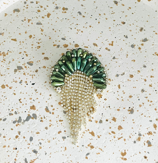 Broche fantaisie arrondie verte avec franges de strass