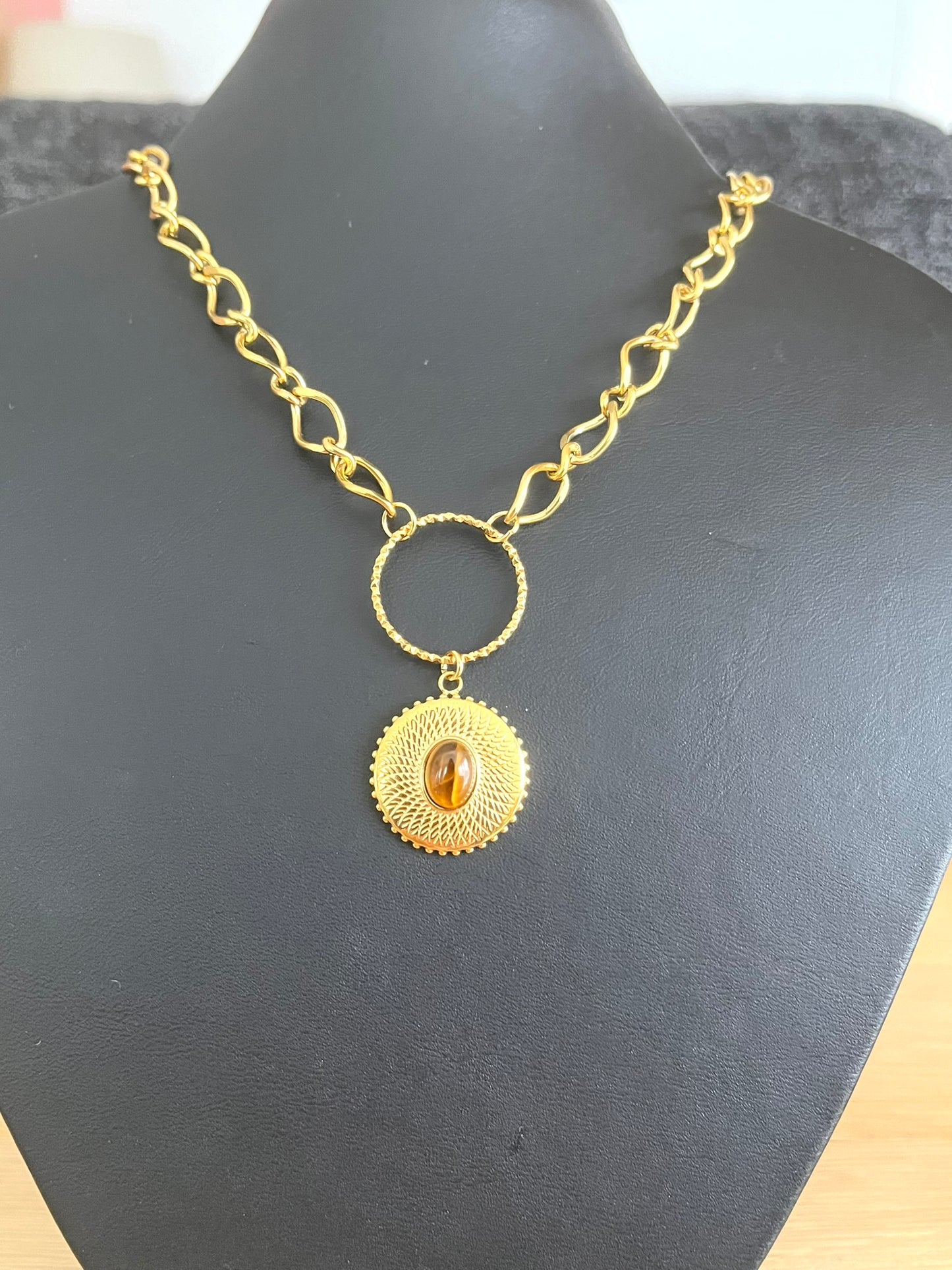 Collier ENZO - en acier doré et Oeil de tigre