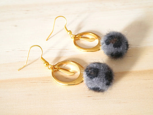 Boucles d'oreilles MELINA - doré et pompon boule léopard gris