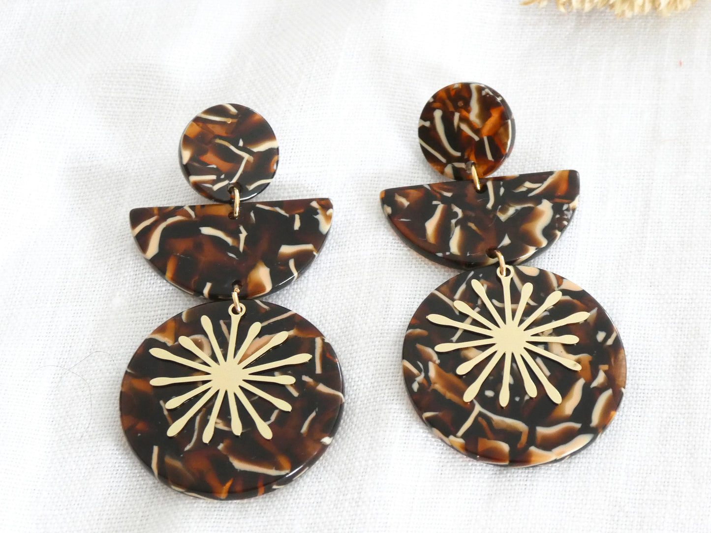 Boucles d'oreilles MANON - géométriques en acétate marron marbré et doré