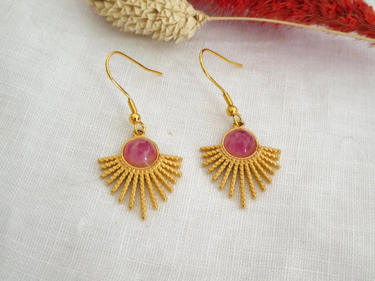 Boucles d'oreilles SOLAL - Soleil en acier inoxydable doré, cabochon rose fuchsia
