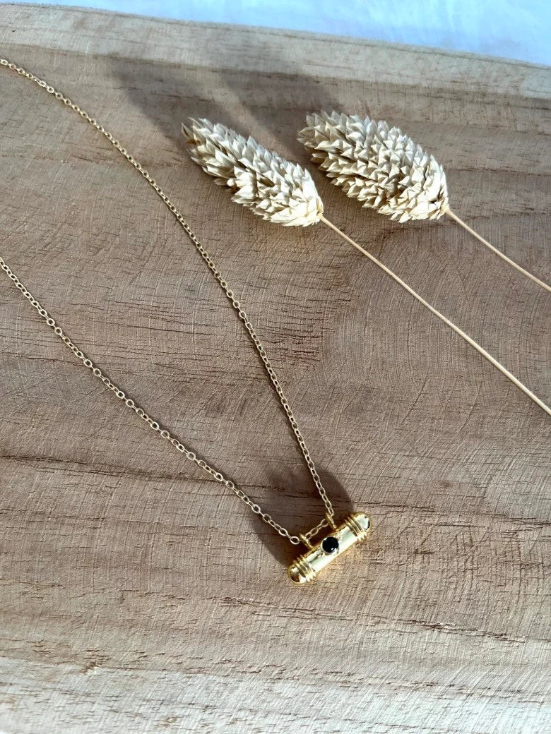 Collier JOE - doré, pendentif cylindre pierre bleu nuit