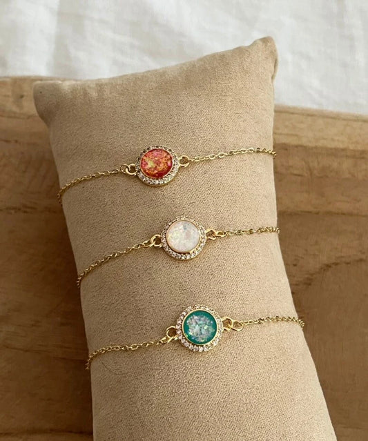 Bracelet HUGO - doré, rond en strass et résine nacrée.