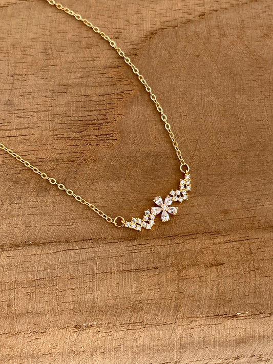 Collier fin LEON - plaqué or 18K, pendentif fleur avec oxydes de zirconium
