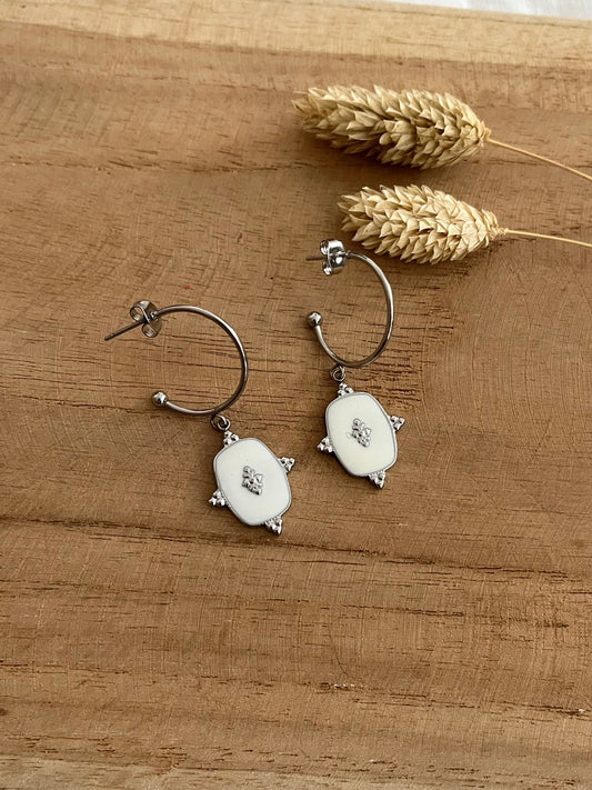Boucles d’oreilles créoles ELIE - acier inoxydable et émail blanc