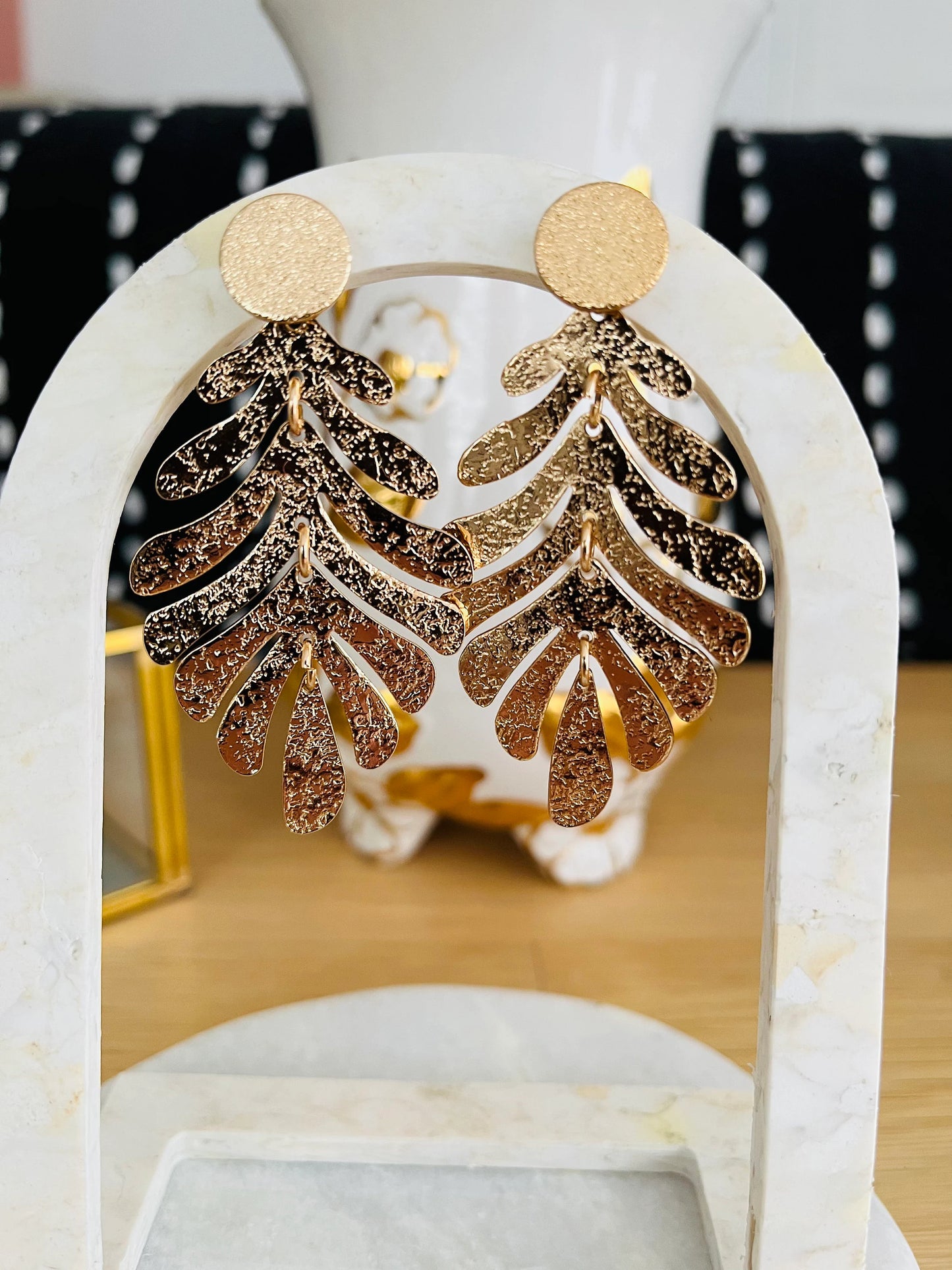 Boucles d’oreilles VITA - feuille doré pailleté