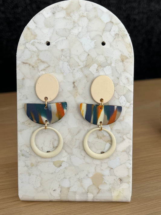 Boucles d’oreille VICKY - argile polymère écru et bleu