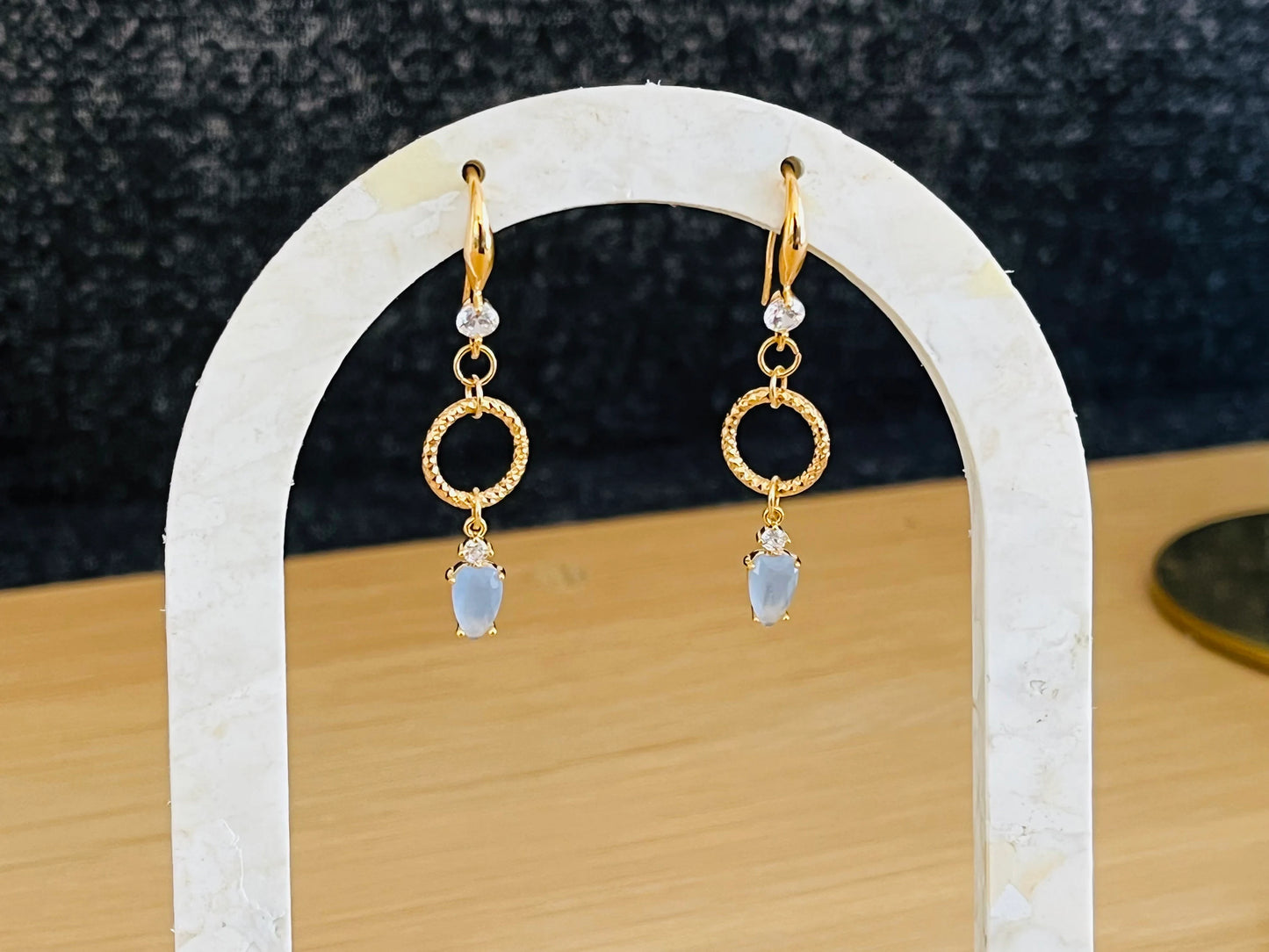 Boucles d’oreilles YASMINE - doré à l’or fin et verre couleur parme