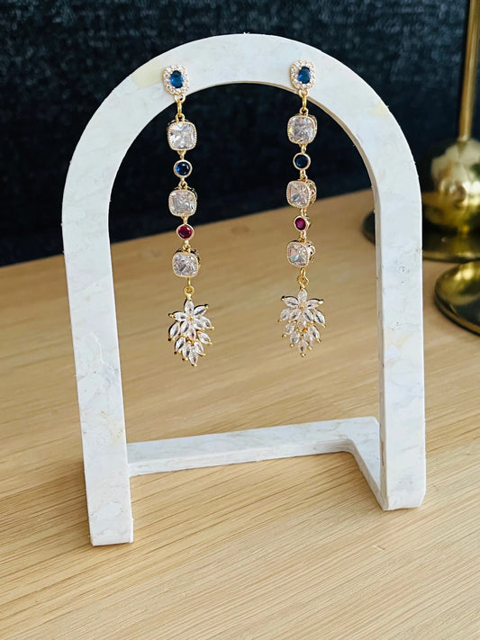 Boucles d’oreilles MILLIE - Feuille dorées à l’or fin 18k, cristal, bleu, rose fuchsia