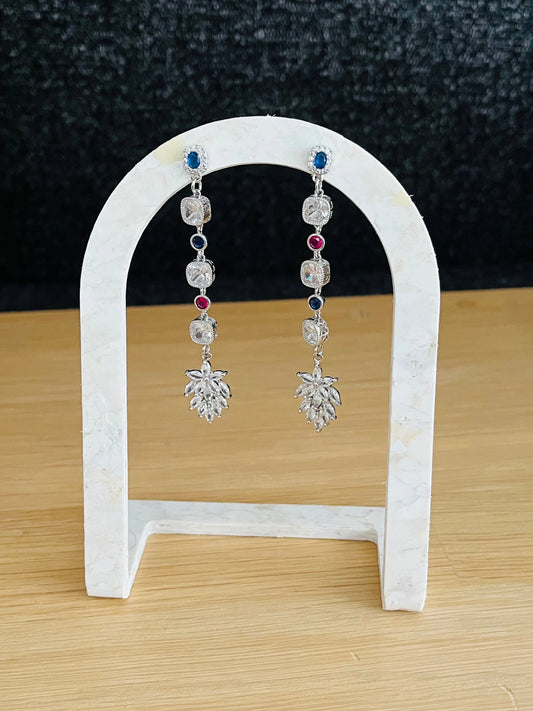 Boucles d’oreilles MIILLIE - Feuille argenté, cristal, bleu, rose fuchsia