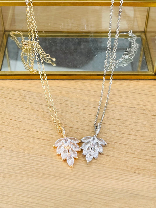 Collier ARNOLD - Pendentif feuille en verre cristal