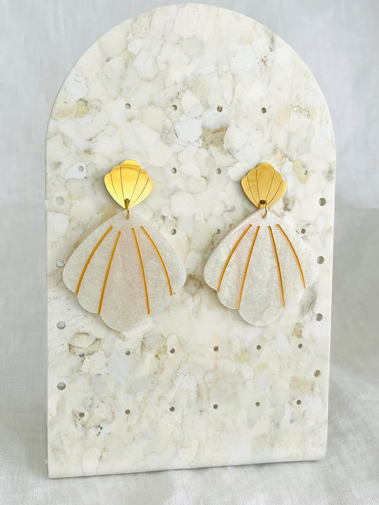 Boucles d’oreilles ARIELLE - Coquillage acrylique blanc pailleté
