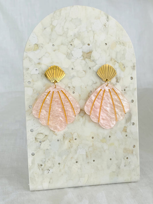 Boucles d’oreilles ARIELLE - Coquillage acrylique rose pailleté