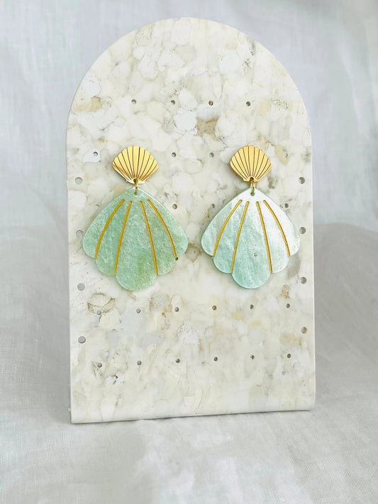 Boucles d’oreilles ARIELLE - Coquillage acrylique vert pailleté
